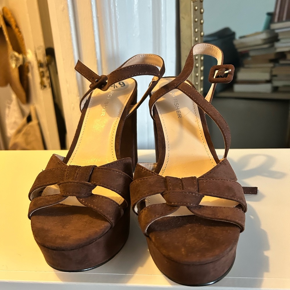 Marc Fisher brown suede pumps